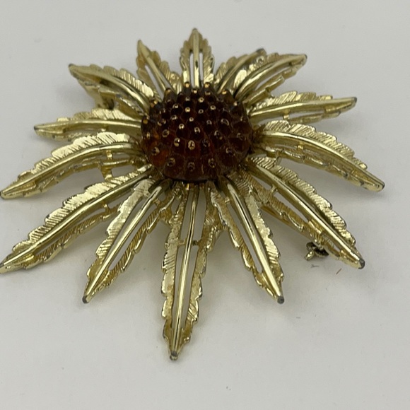Sarah Coventry Jewelry - Vintage Sarah Coventry brooch